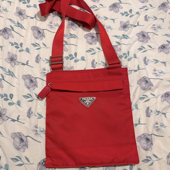 NEW PRADA NYLON MESSENGER BAG (open to offers) - Picture 1 of 4